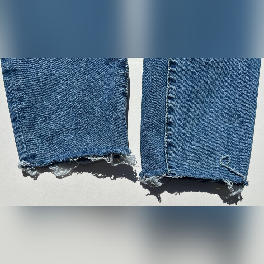 Good American Classic Denim Straight Leg Jeans - Picture 3 of 10